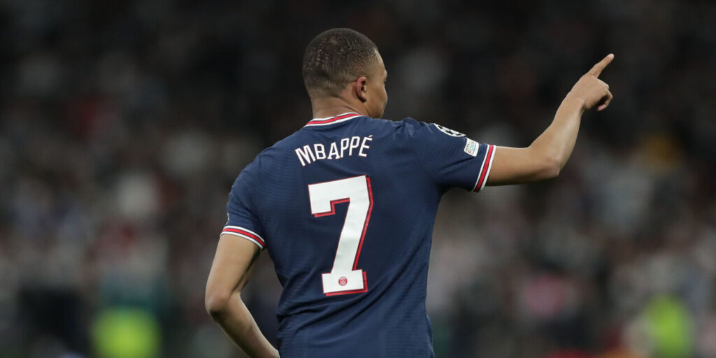 MADRID, SPAIN - MARCH 09: Kylian Mbappe of Paris Saint-Germain celebrates scoring their opening goal during the UEFA Champions League Round Of Sixteen Leg Two match between Real Madrid and Paris Saint-Germain at Estadio Santiago Bernabeu on March 09, 2022 in Madrid, Spain. (Photo by Gonzalo Arroyo Moreno/Getty Images)